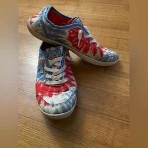 A lot of wear Sketches Bobs blue and red sneakers Women’s size: 8.5